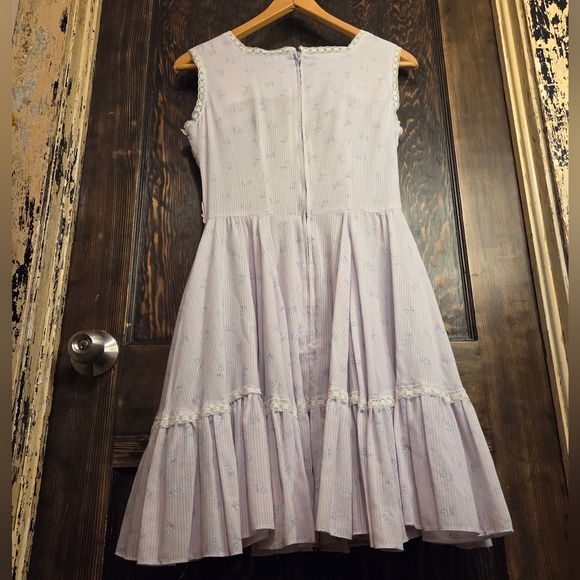 *Vntg* 1970s 'Jeri Bee' Sleeveless Lavender Cotton Midi Dress with Lace Trim - Picture 8 of 13